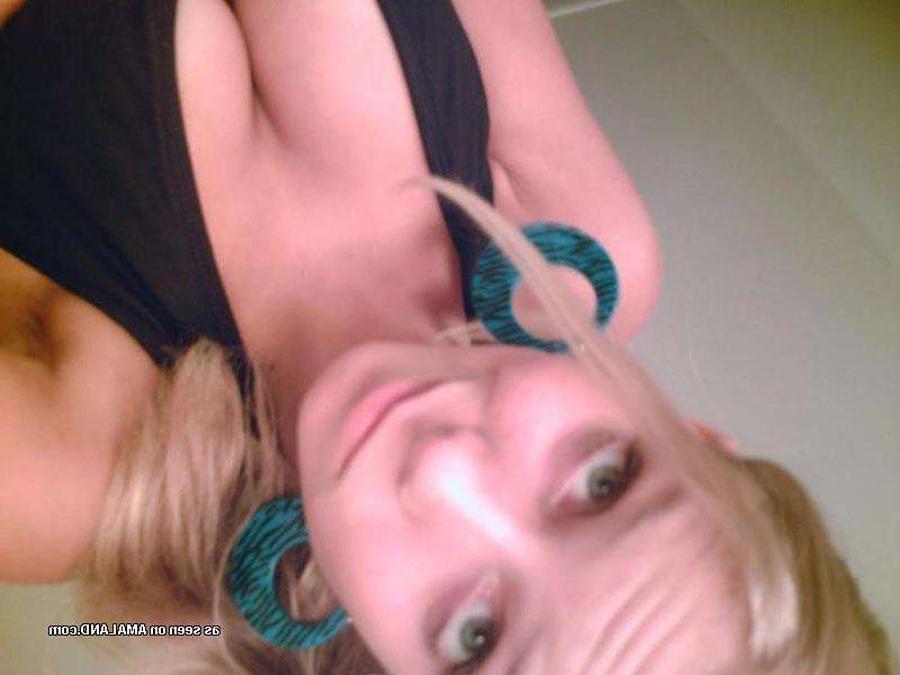16P Blonde amateur chick self-shooting and playing dress up