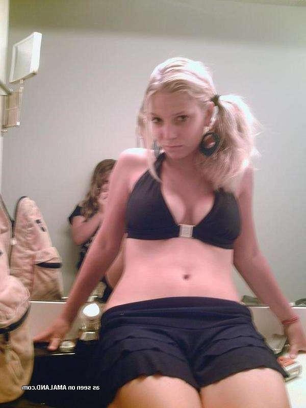 16P Blonde amateur chick self-shooting and playing dress up