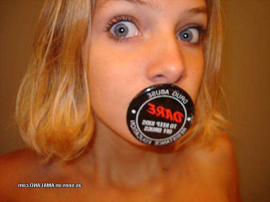 16P Blonde amateur chick self-shooting and playing dress up