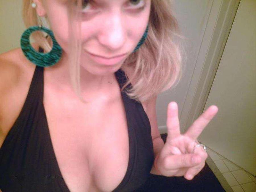 16P Blonde amateur chick self-shooting and playing dress up