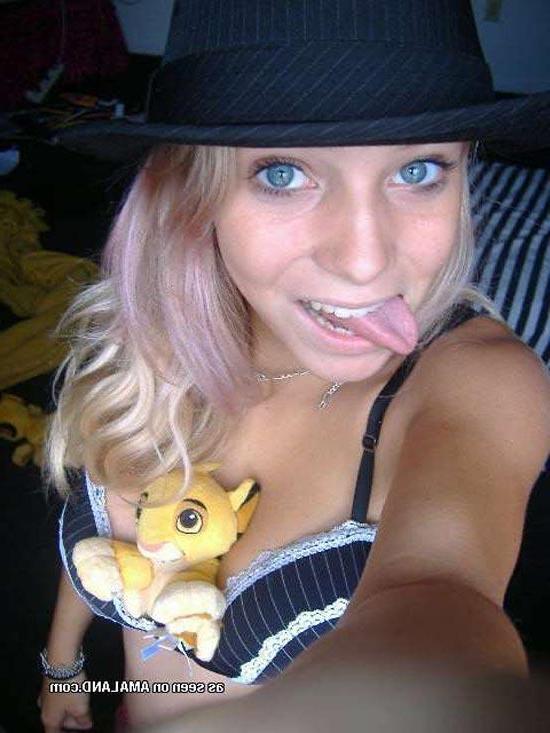 16P Blonde amateur chick self-shooting and playing dress up