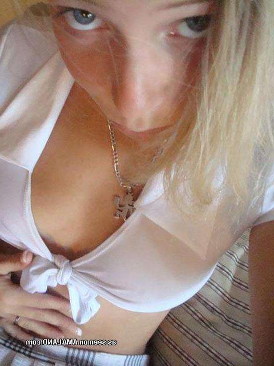 16P Blonde amateur chick self-shooting and playing dress up