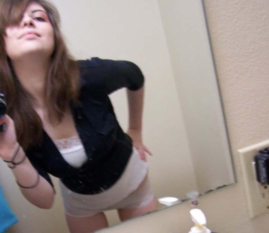 16P Pictures of a hot brunette girl taking pics of herself
