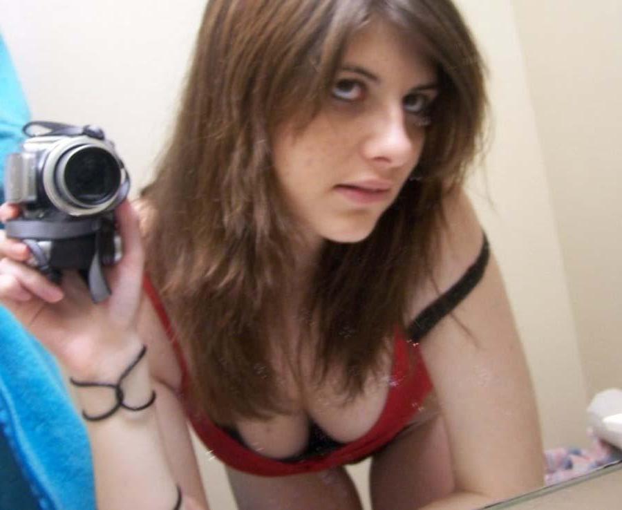 16P Pictures of a hot brunette girl taking pics of herself