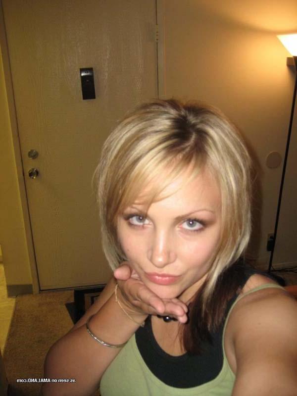 16P Pictures of a hot blonde gf showing off in lingerie