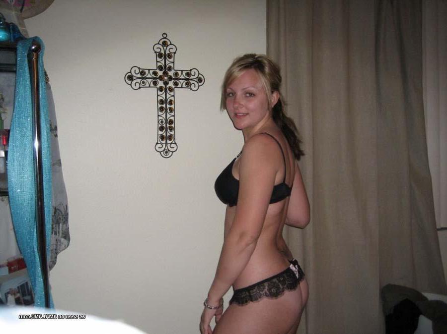 16P Pictures of a hot blonde gf showing off in lingerie