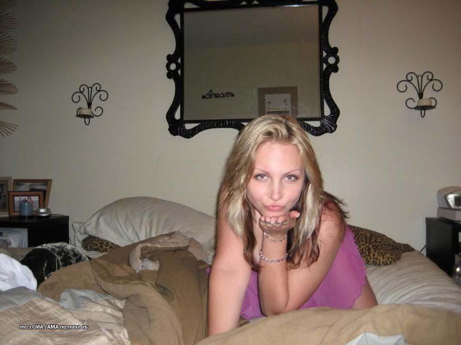 16P Pictures of a hot blonde gf showing off in lingerie
