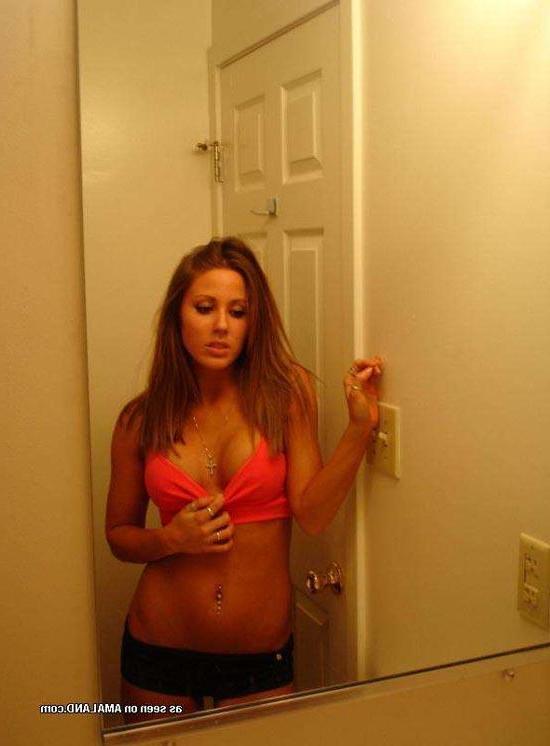 16P Babe showing off her gorgeous body in sexy lingerie