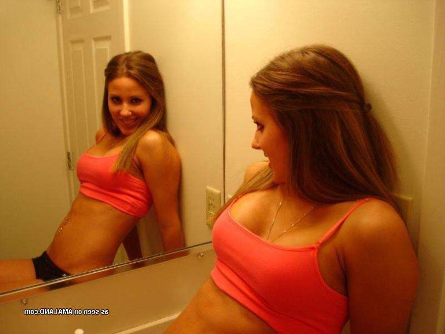 16P Babe showing off her gorgeous body in sexy lingerie