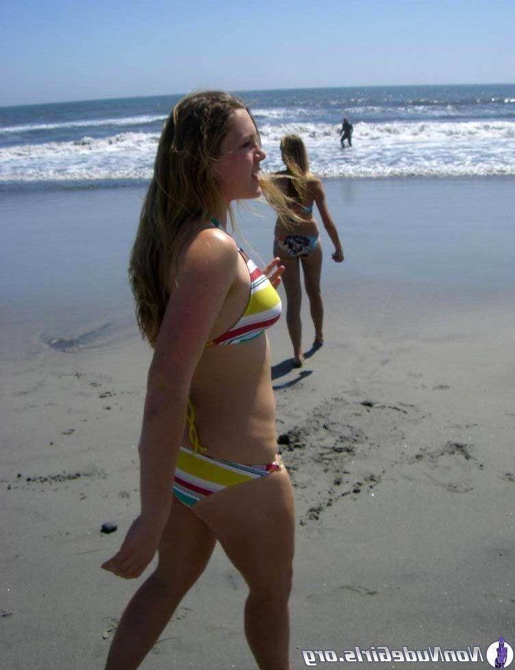 20P Pictures of sexy coeds slutting out on spring break