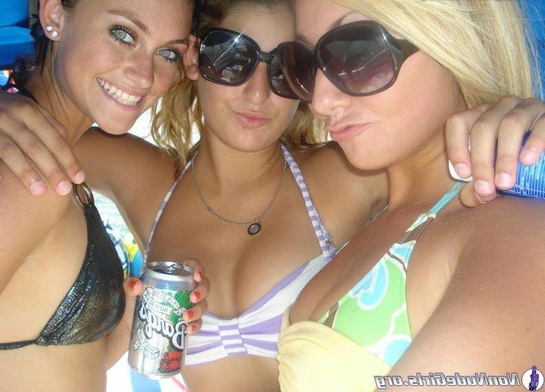 20P Pictures of sexy coeds slutting out on spring break