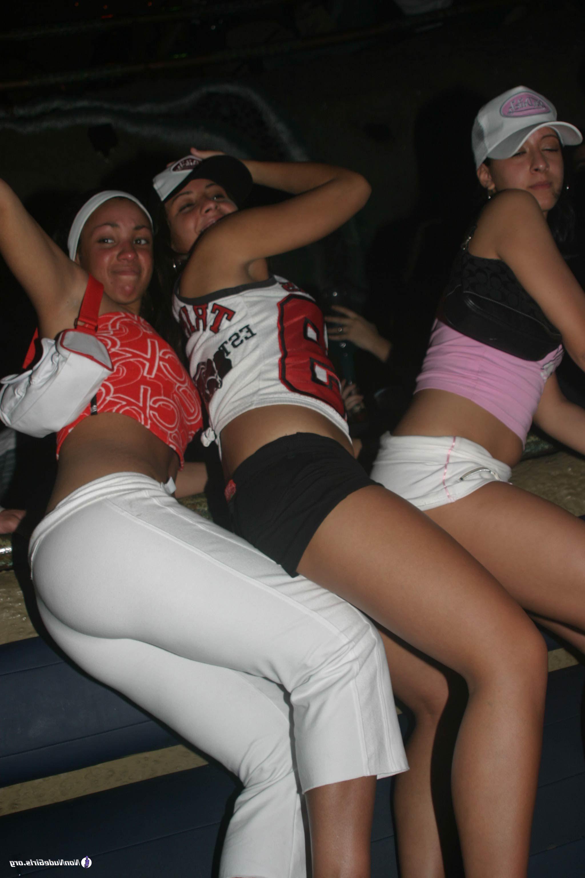 20P Pictures of slutty coeds getting drunk and loose