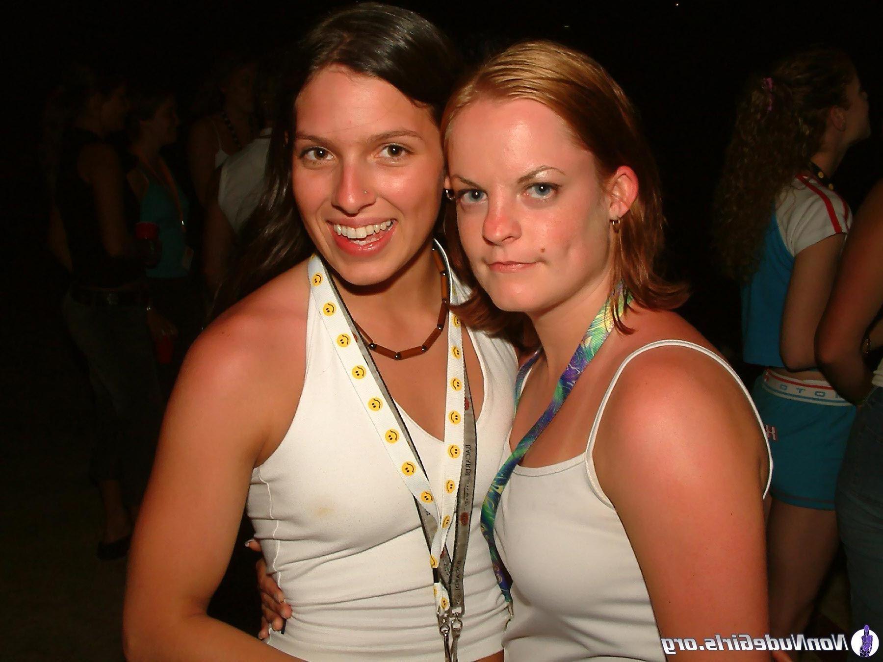 20P Pictures of naughty teen girls getting drunk