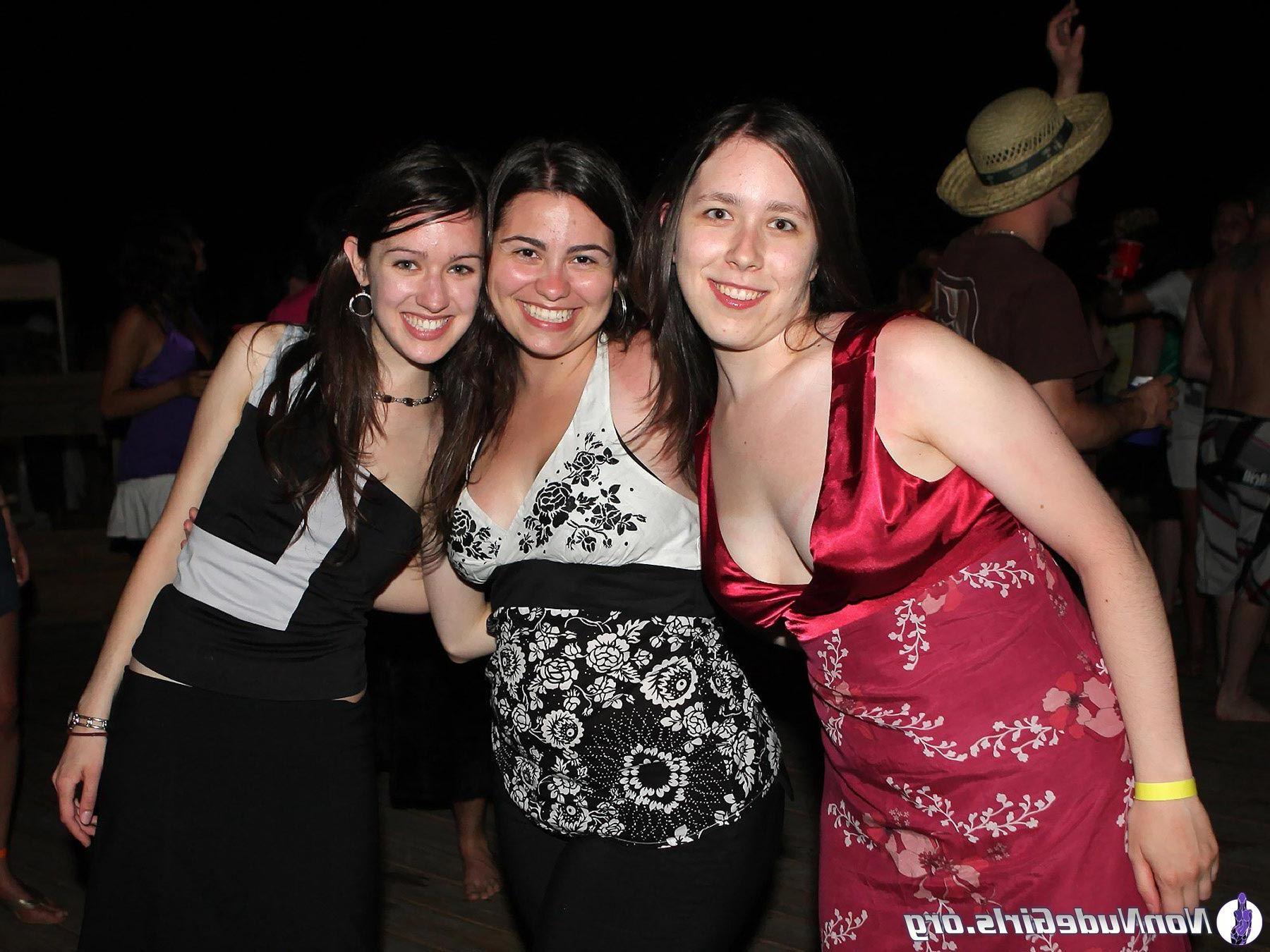 20P Pictures of naughty teen girls getting drunk