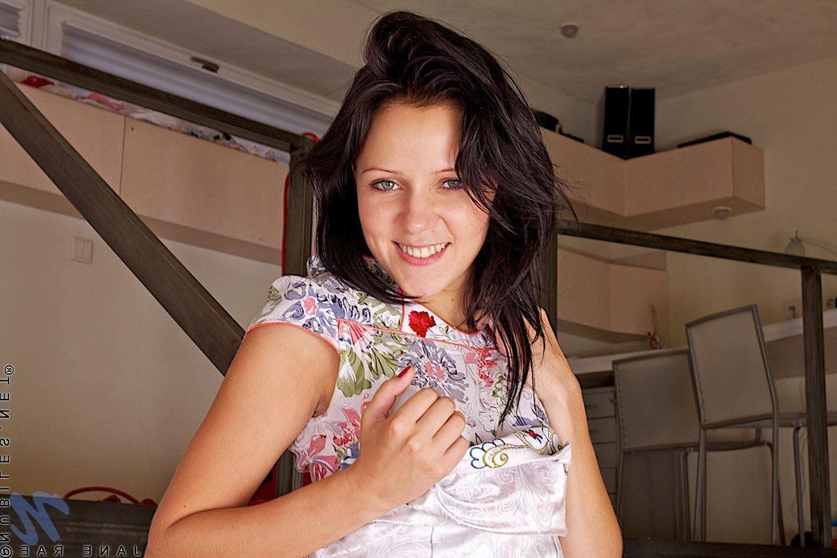 20P Pictures of Jane Rae teasing with her body