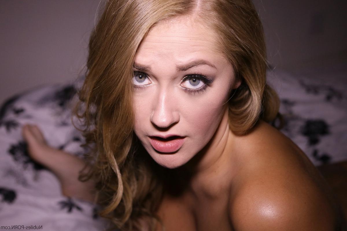16P Blonde hottie Kandace Kayne enjoys some hot sex in bed