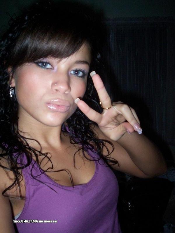 15P Collection of an amateur chick showing off her sexy body