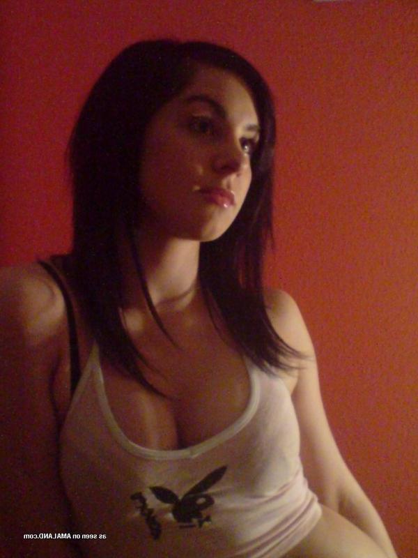 15P Amateur gorgeous hottie showing off her sexy body