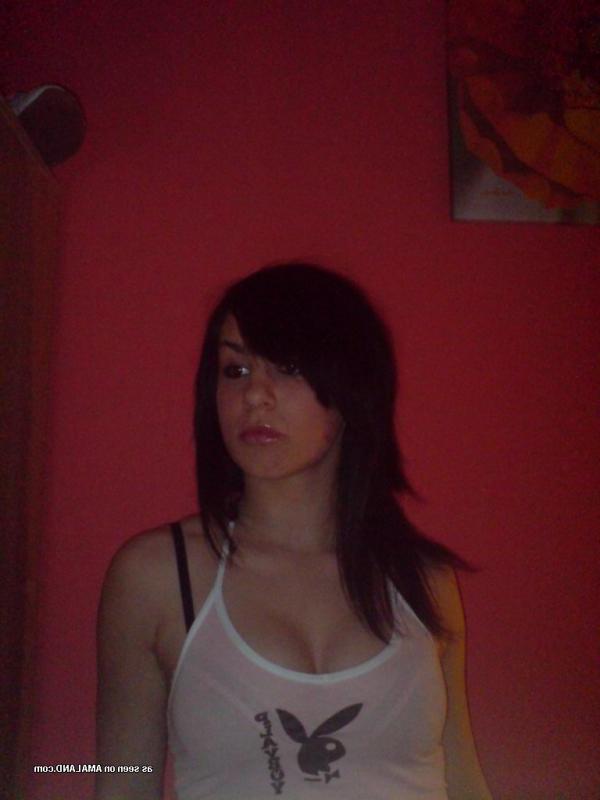 15P Amateur gorgeous hottie showing off her sexy body