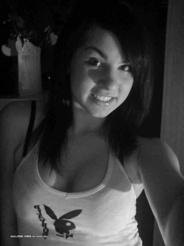 15P Amateur gorgeous hottie showing off her sexy body
