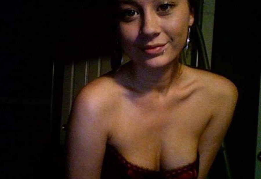 16P Pictures of a hot gf showing her hot body