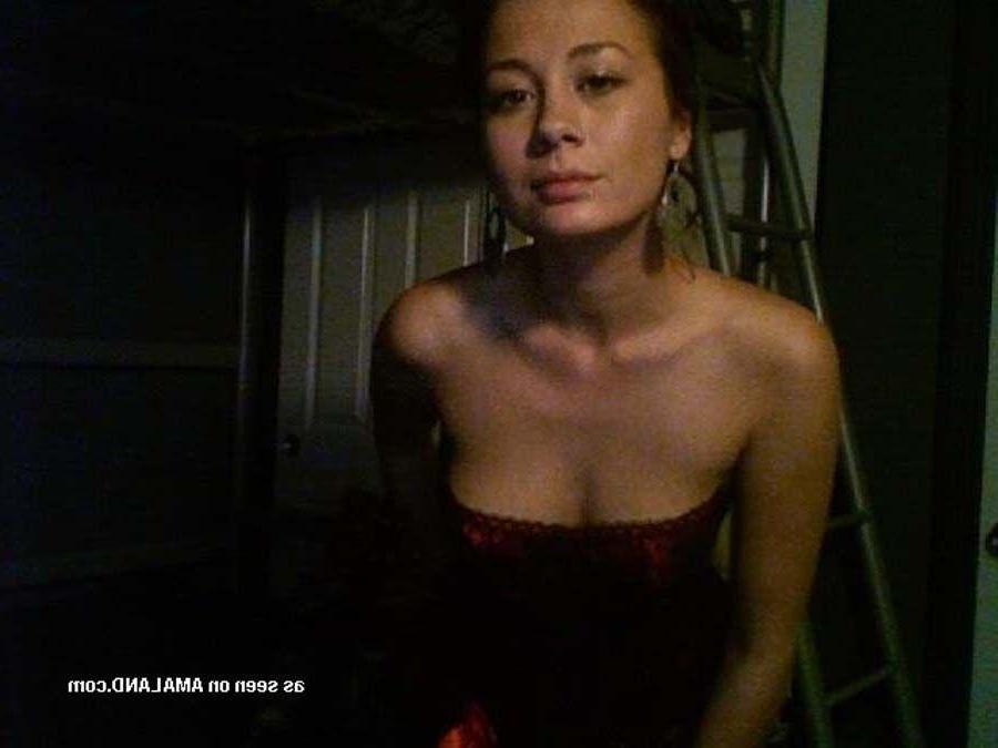 16P Pictures of a hot gf showing her hot body