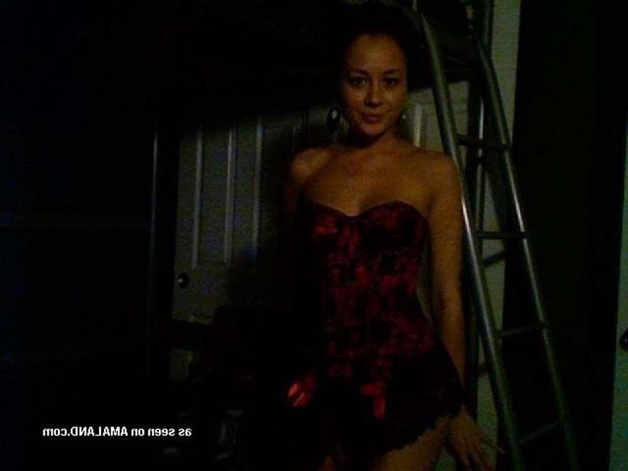 16P Pictures of a hot gf showing her hot body