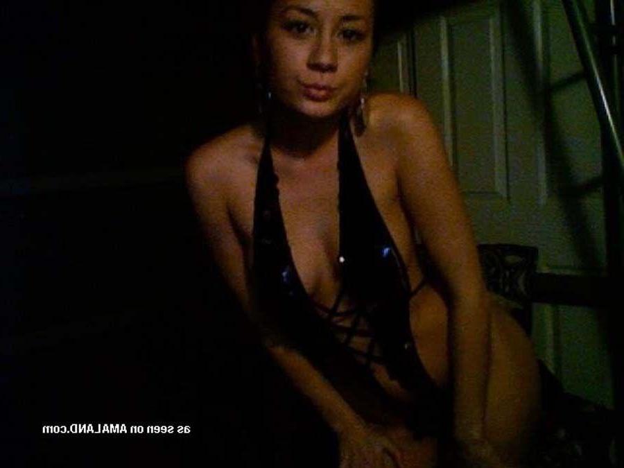 16P Pictures of a hot gf showing her hot body