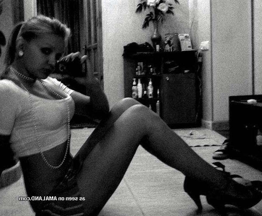 16P Pictures of sexy girlfriends with cameras