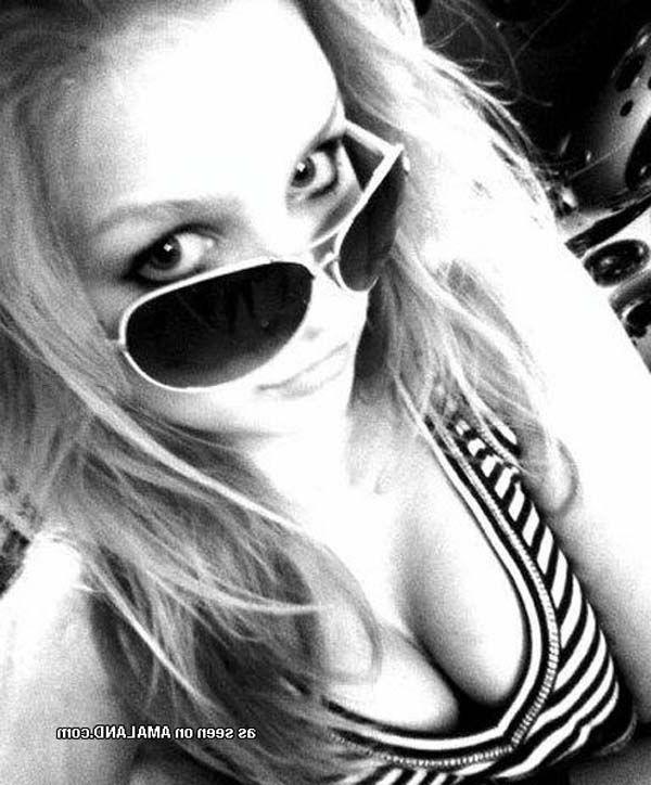16P Pictures of sexy girlfriends with cameras