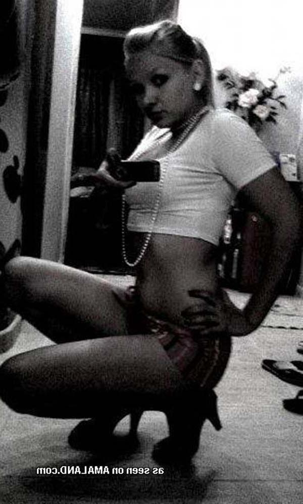 16P Pictures of sexy girlfriends with cameras