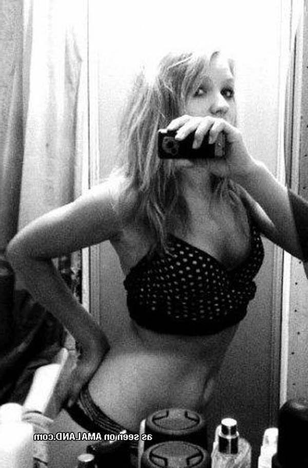 16P Pictures of sexy girlfriends with cameras