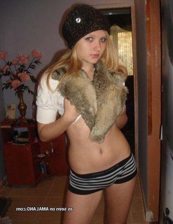 16P Pictures of sexy girlfriends with cameras