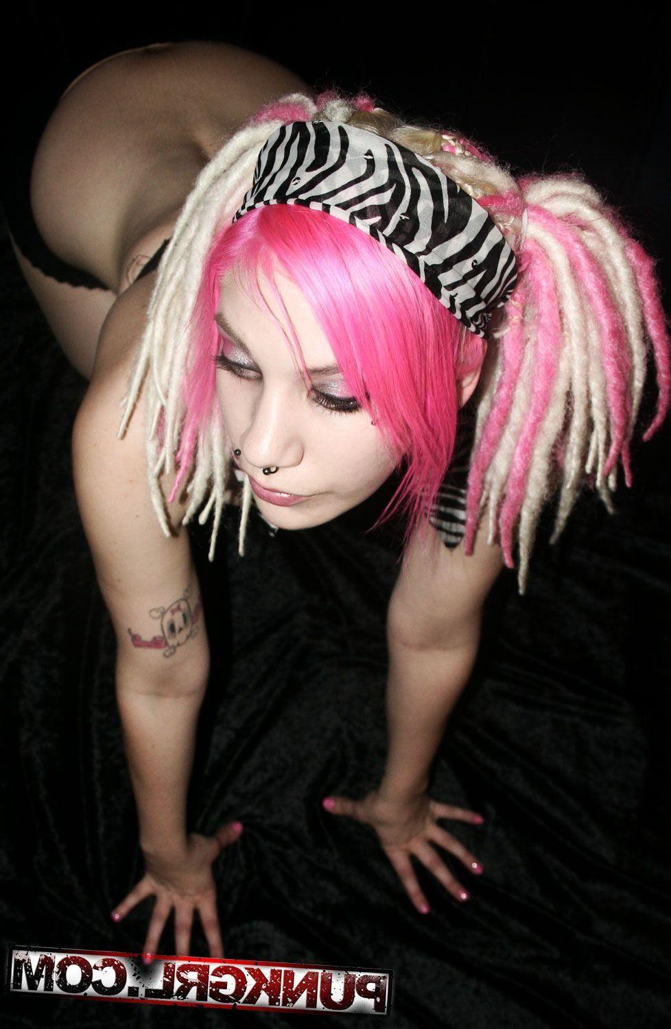 13P Pictures of teen punk Lucy showing her sexy body