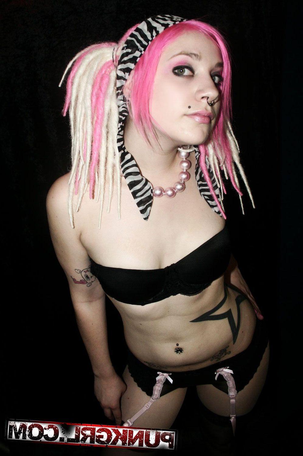 13P Pictures of teen punk Lucy showing her sexy body