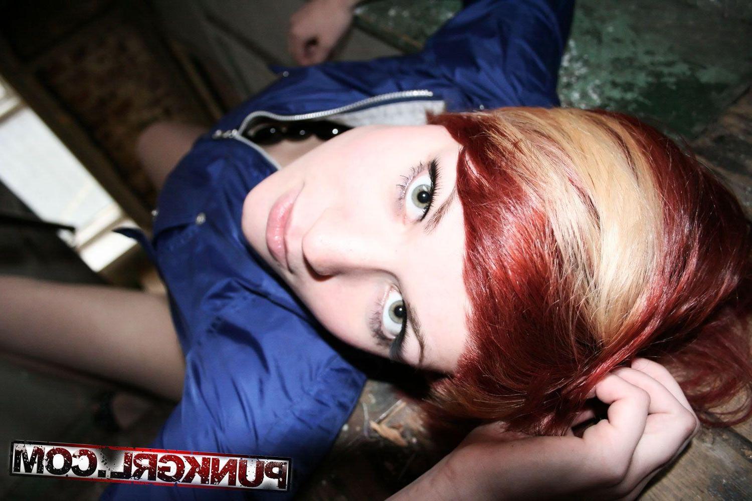 15P Pictures of Lu Dynamite showing her sexy body