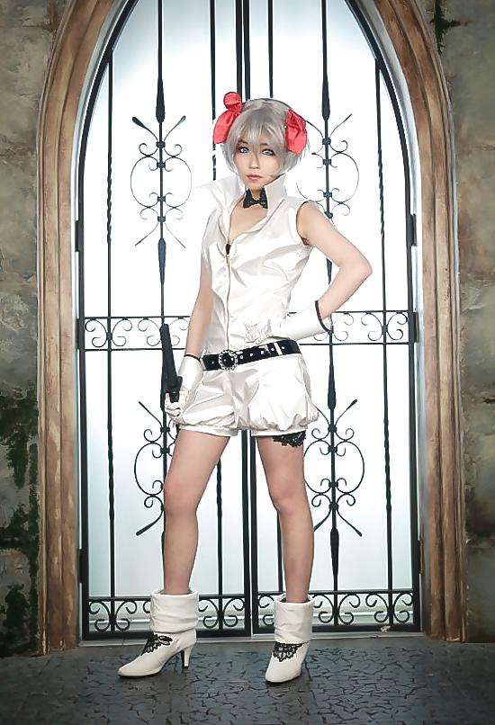 17P Sexy Korean Cosplay Girls