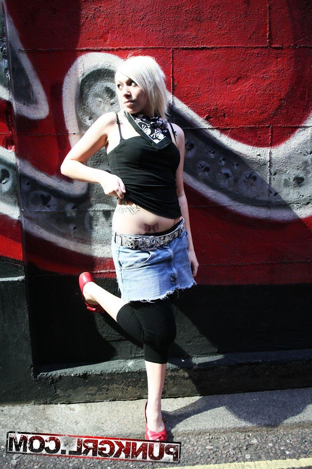20P Pictures of punk girl Libby teasing with her hot body