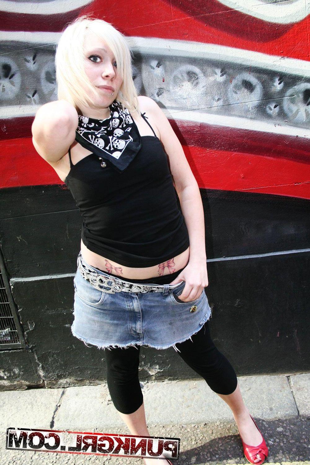 20P Pictures of punk girl Libby teasing with her hot body
