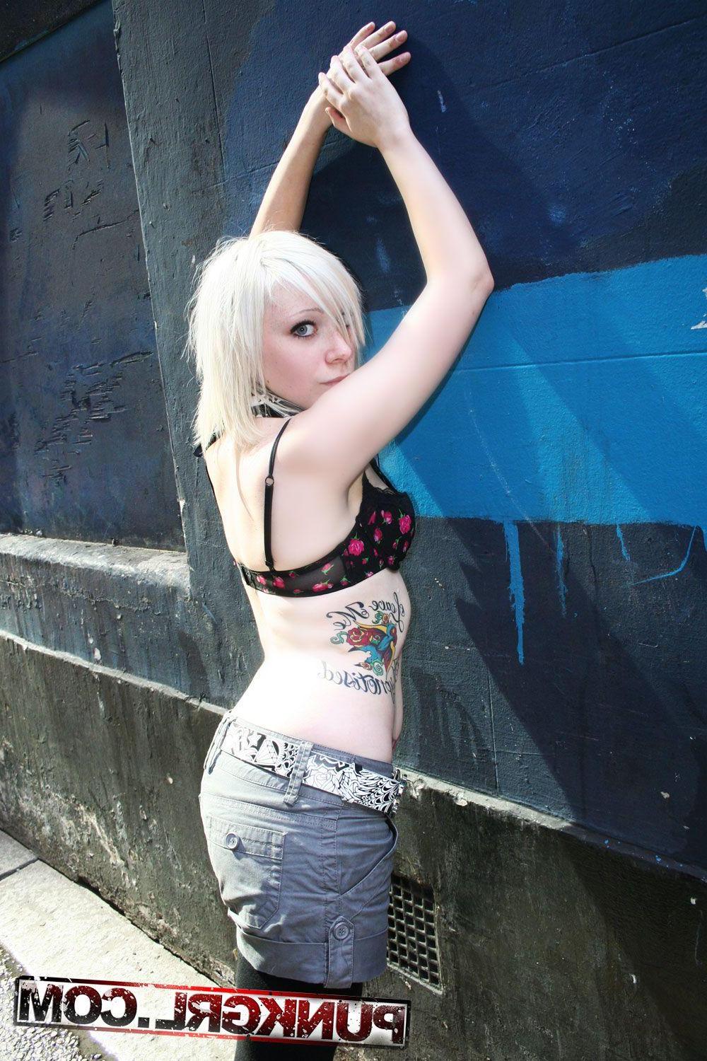 20P Pictures of punk girl Libby teasing with her hot body