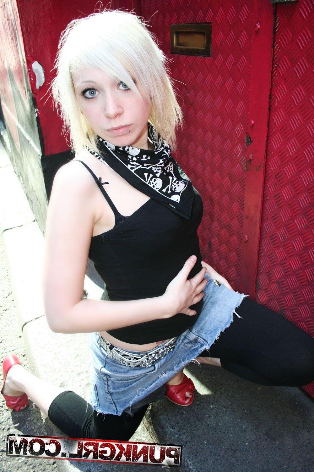 20P Pictures of punk girl Libby teasing with her hot body