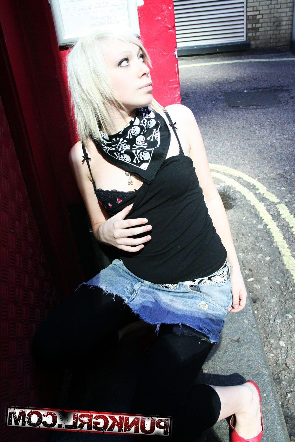 20P Pictures of punk girl Libby teasing with her hot body