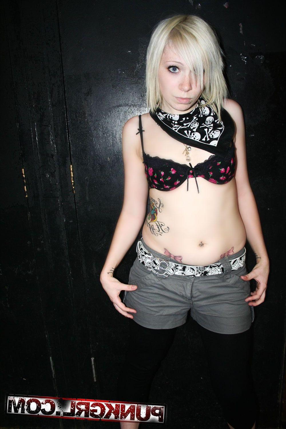 20P Pictures of punk girl Libby teasing with her hot body