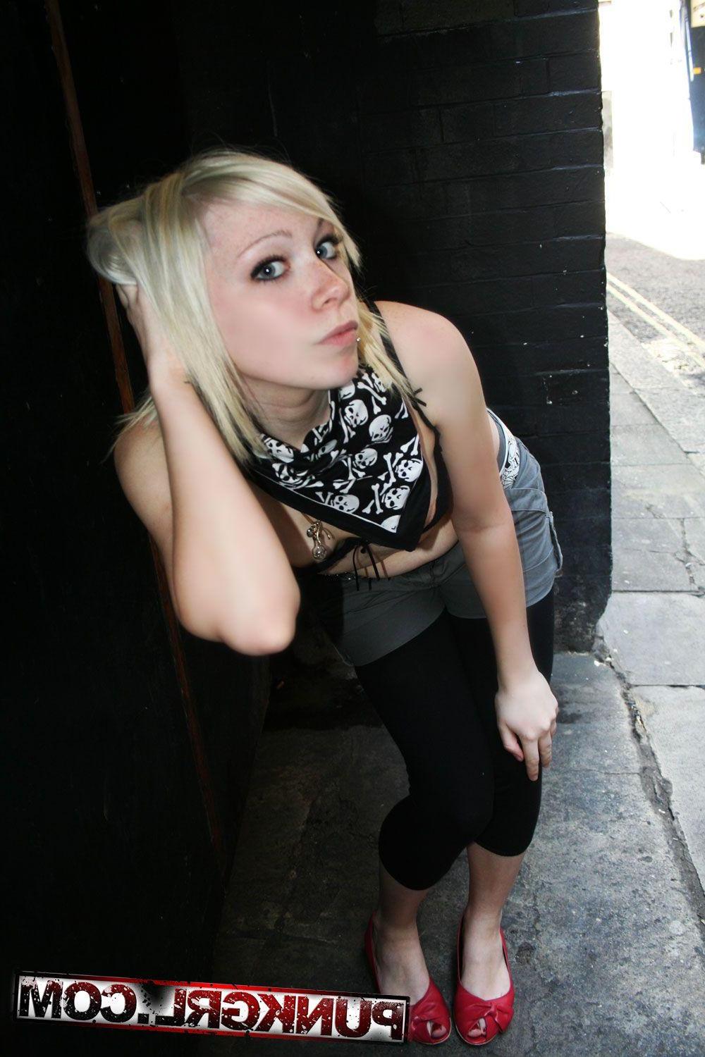 20P Pictures of punk girl Libby teasing with her hot body