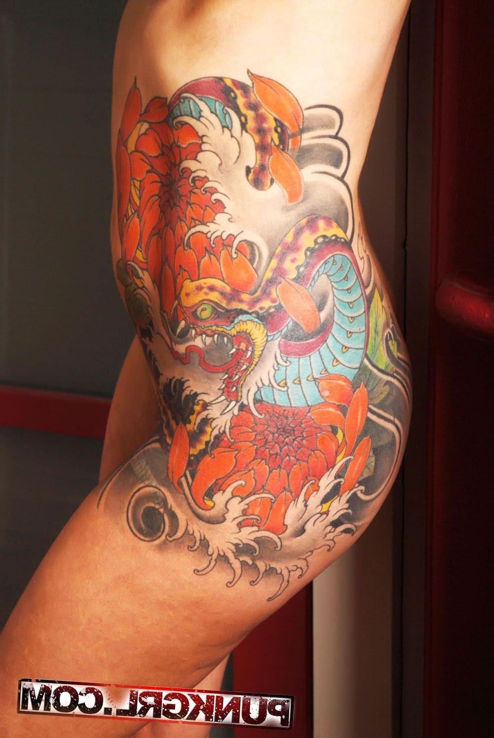 20P Pictures of tattooed princess Emma J showing her naked body
