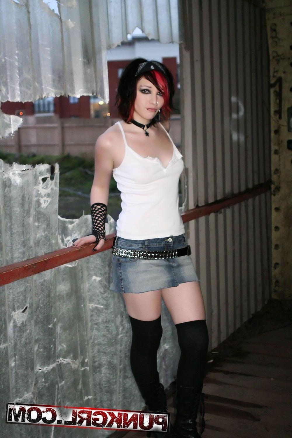15P Pictures of punk teen Ruina showing her nude fuckable body