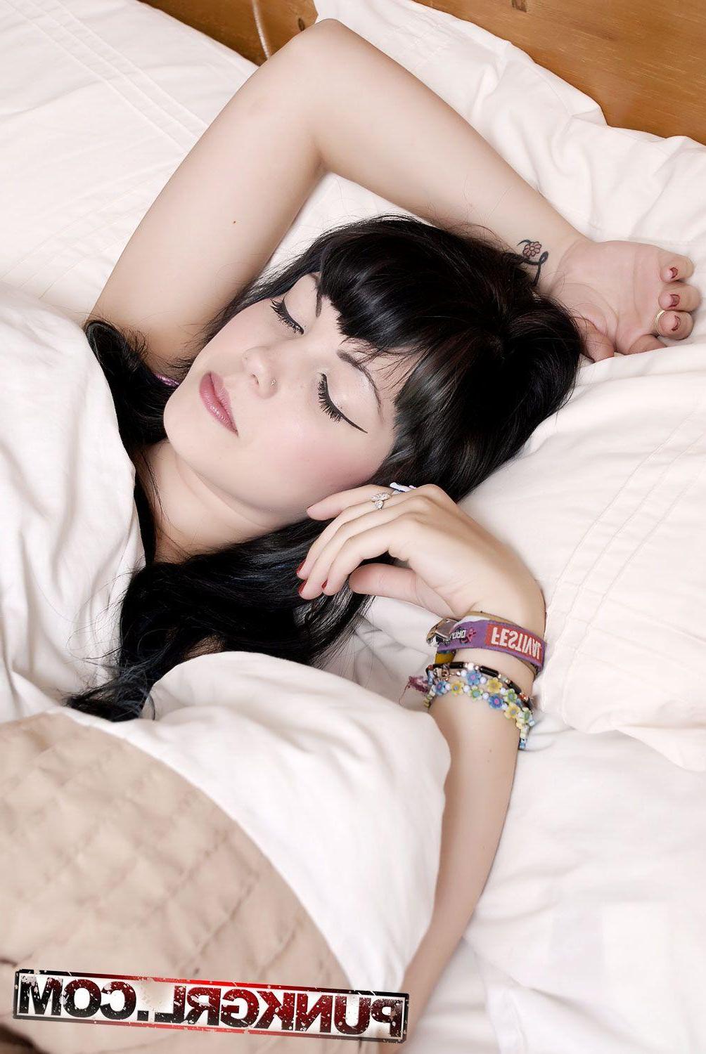 20P Pictures of punk girl Maria showing her beautiful body