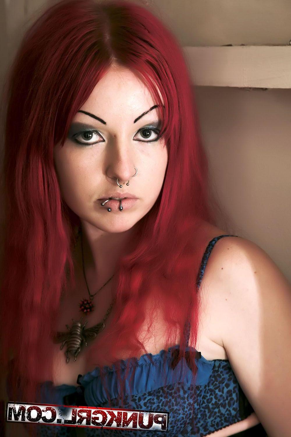 20P Pictures of hot redhead Phexxie showing her nude body