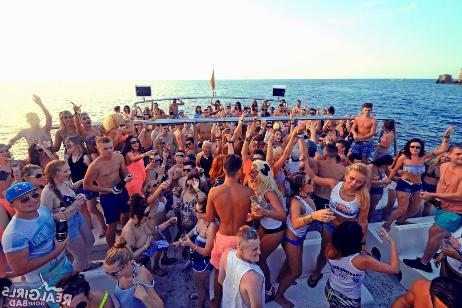 12P Hot college coeds go wild on a boat party