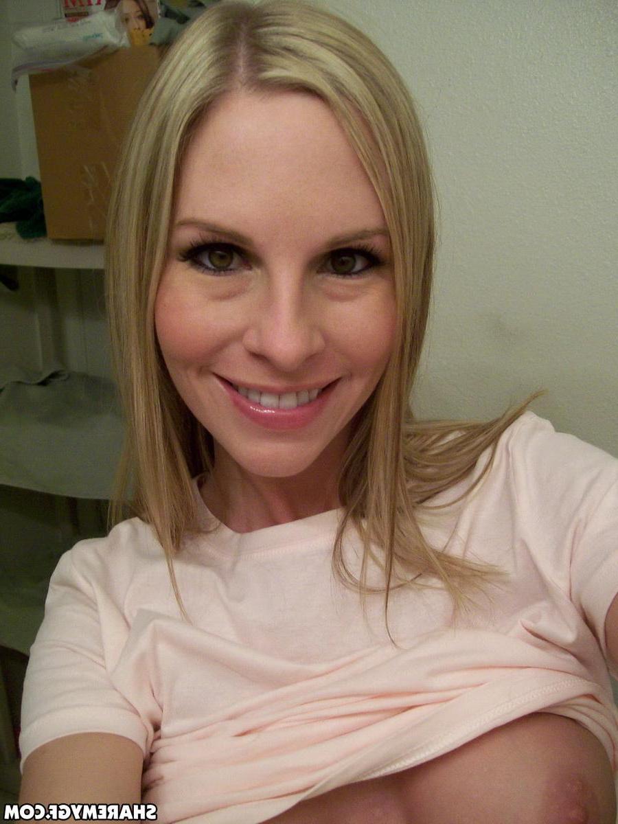 12P Blonde busty girlfriend takes selfshot pictures in the mirror and in bed